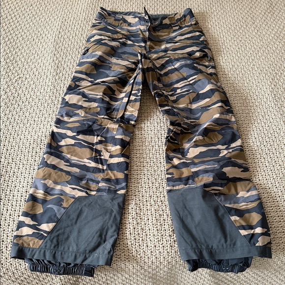 Patagonia Other - Patagonia Men's Camouflage Snowboard Pants